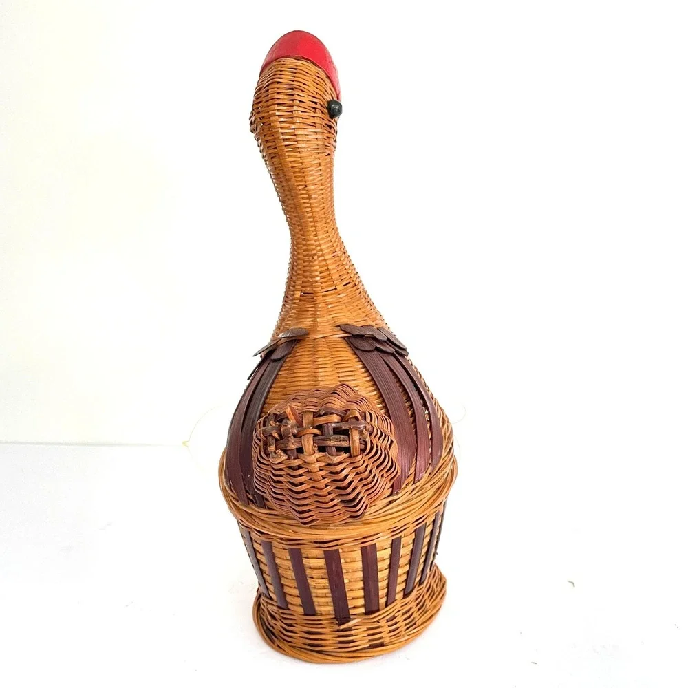 Vintage‎ 80s Goose Pinestraw Basket Hand Woven Wicker Figural Bird Decor Lidded